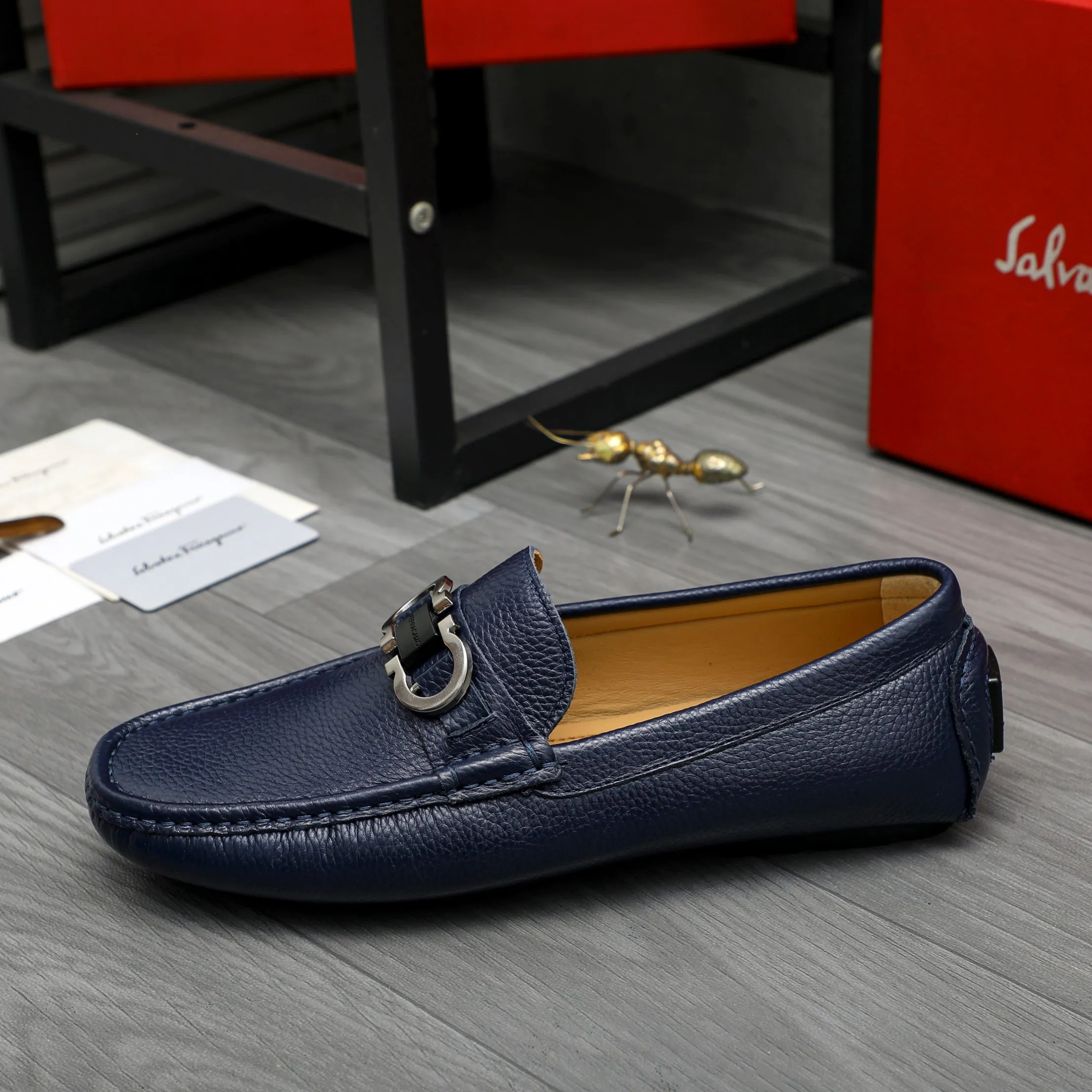 Men's shoes 💰p420 Product trademark: Ferragamo " Ferragamo ] Casual slip-on men's shoes Regular size: 38-44 Product materials: Selected pebbled cowhide upper, sheepskin lining, original rubber outsole